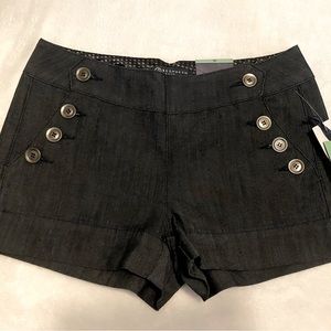 High waist Button Accent Shorts